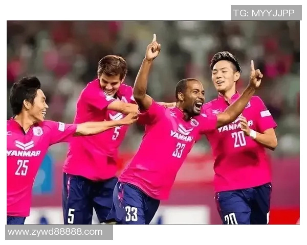 大阪足球球星奋勇拼搏引领球队走向辉煌新时代