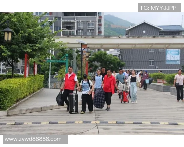 足球少年崛起新星挑战职业梦 突破自我书写未来篇章 足球少年崛起新星挑战职业梦 突破自我书写未来篇章